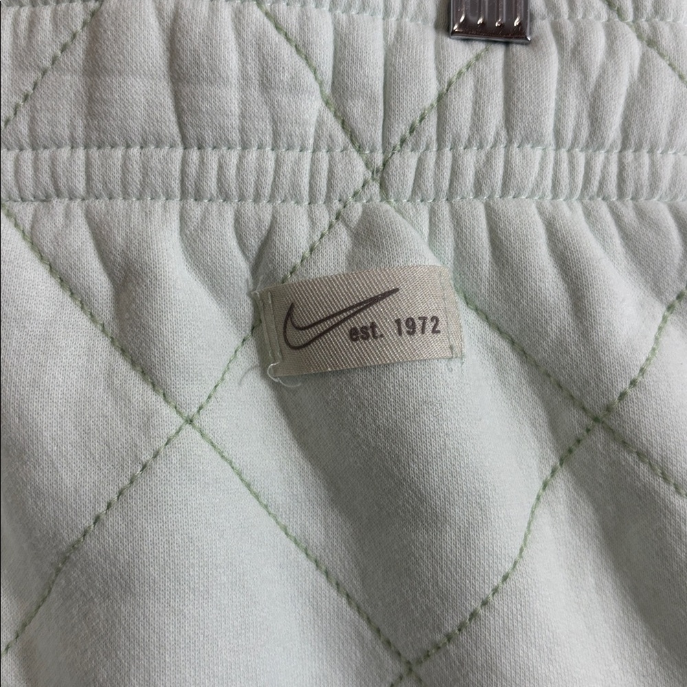 Nike Sportswear Quilted Fleece Shorts - Picture 9 of 10